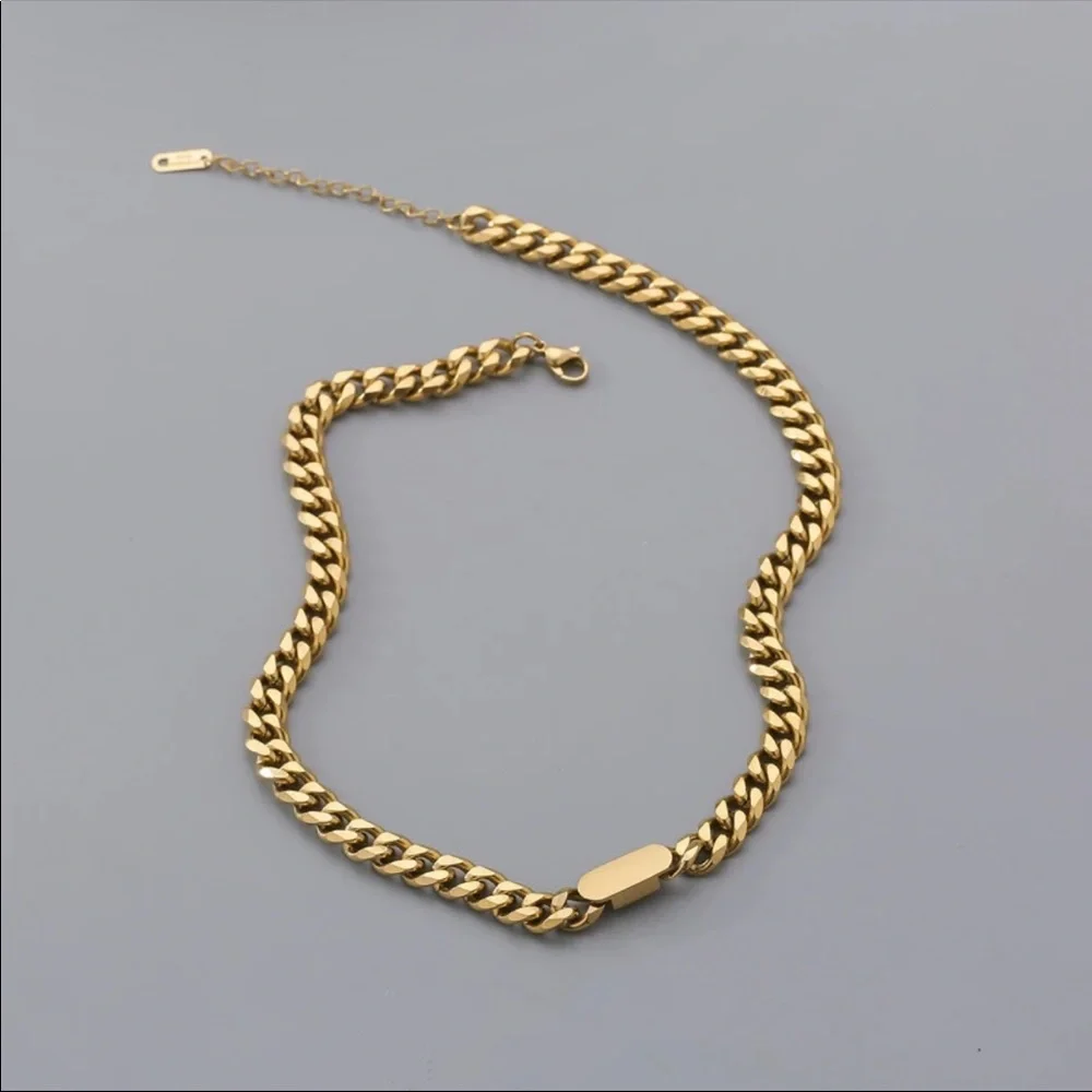 Women Chain Necklace with Clavicle Rectangular Pendant Gold Color